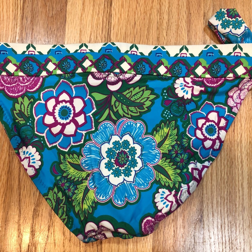 Becca flower bikini top and bottom - Picture 7 of 12